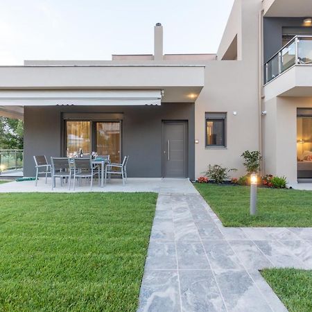 3 Doors Villas Nea Iraklitsa Exterior photo