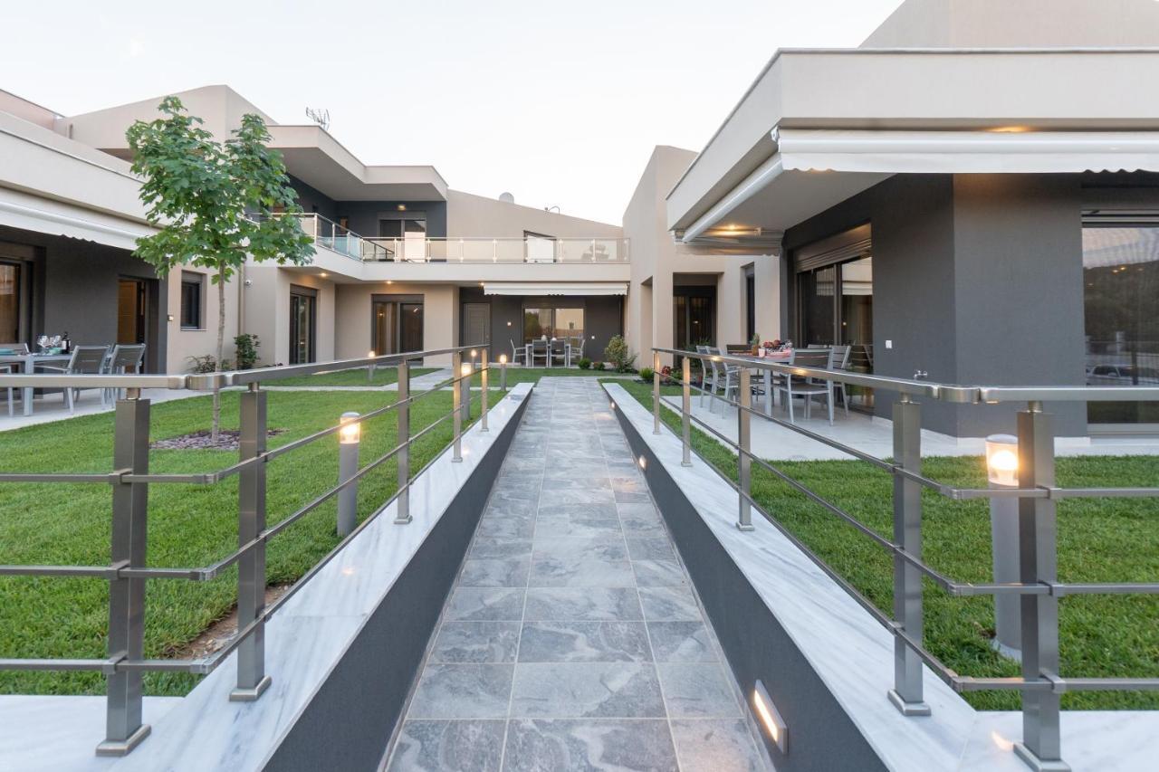 3 Doors Villas Nea Iraklitsa Exterior photo