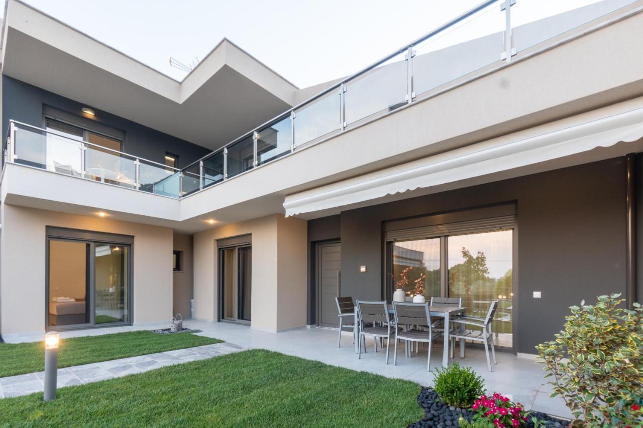 3 Doors Villas Nea Iraklitsa Exterior photo