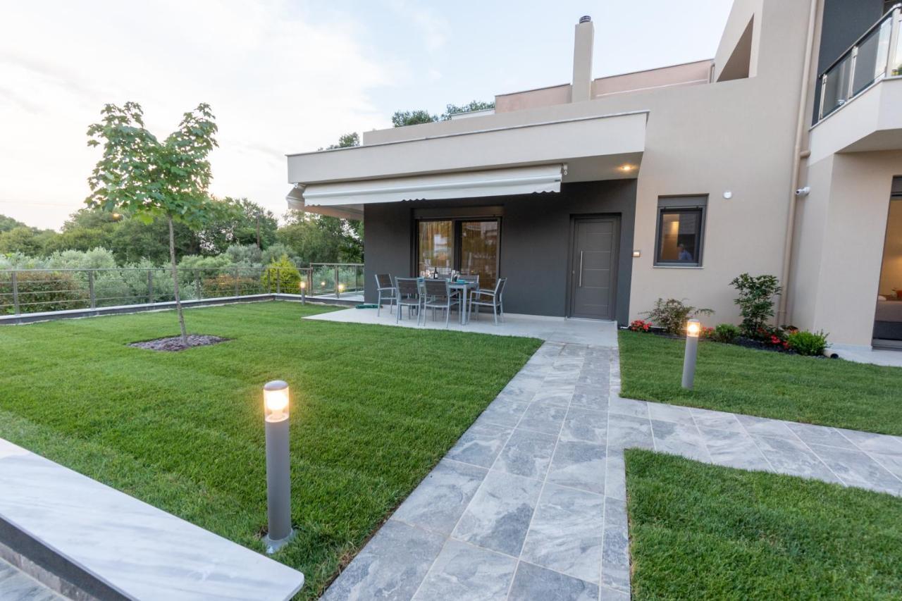 3 Doors Villas Nea Iraklitsa Exterior photo