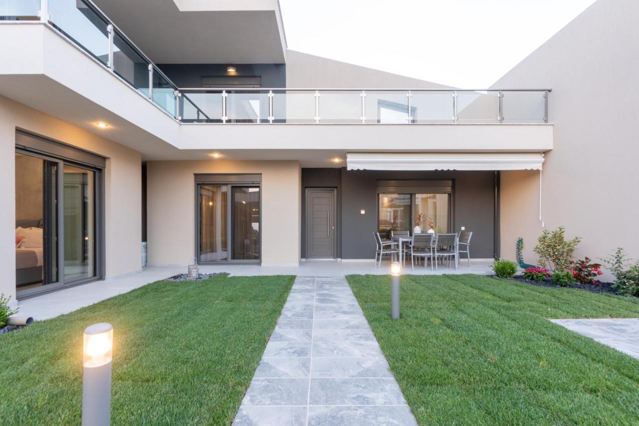 3 Doors Villas Nea Iraklitsa Exterior photo