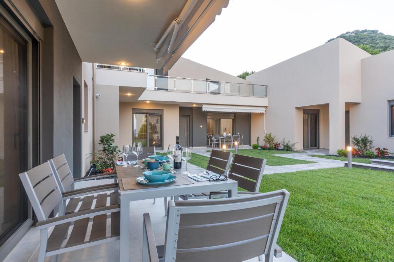 3 Doors Villas Nea Iraklitsa Exterior photo