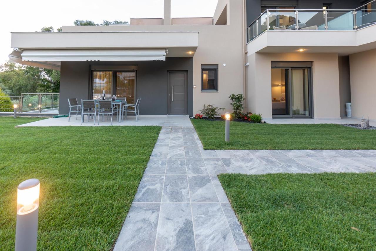 3 Doors Villas Nea Iraklitsa Exterior photo