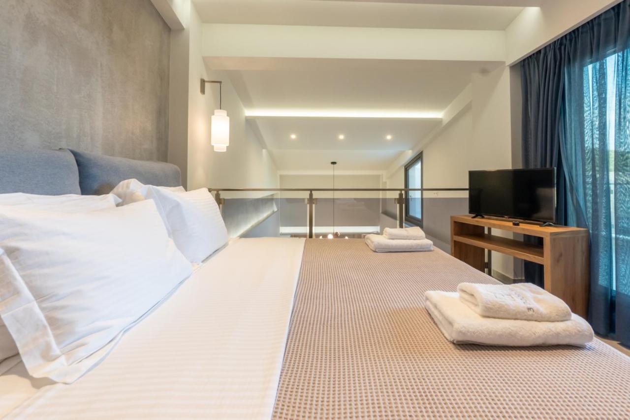 3 Doors Villas Nea Iraklitsa Exterior photo