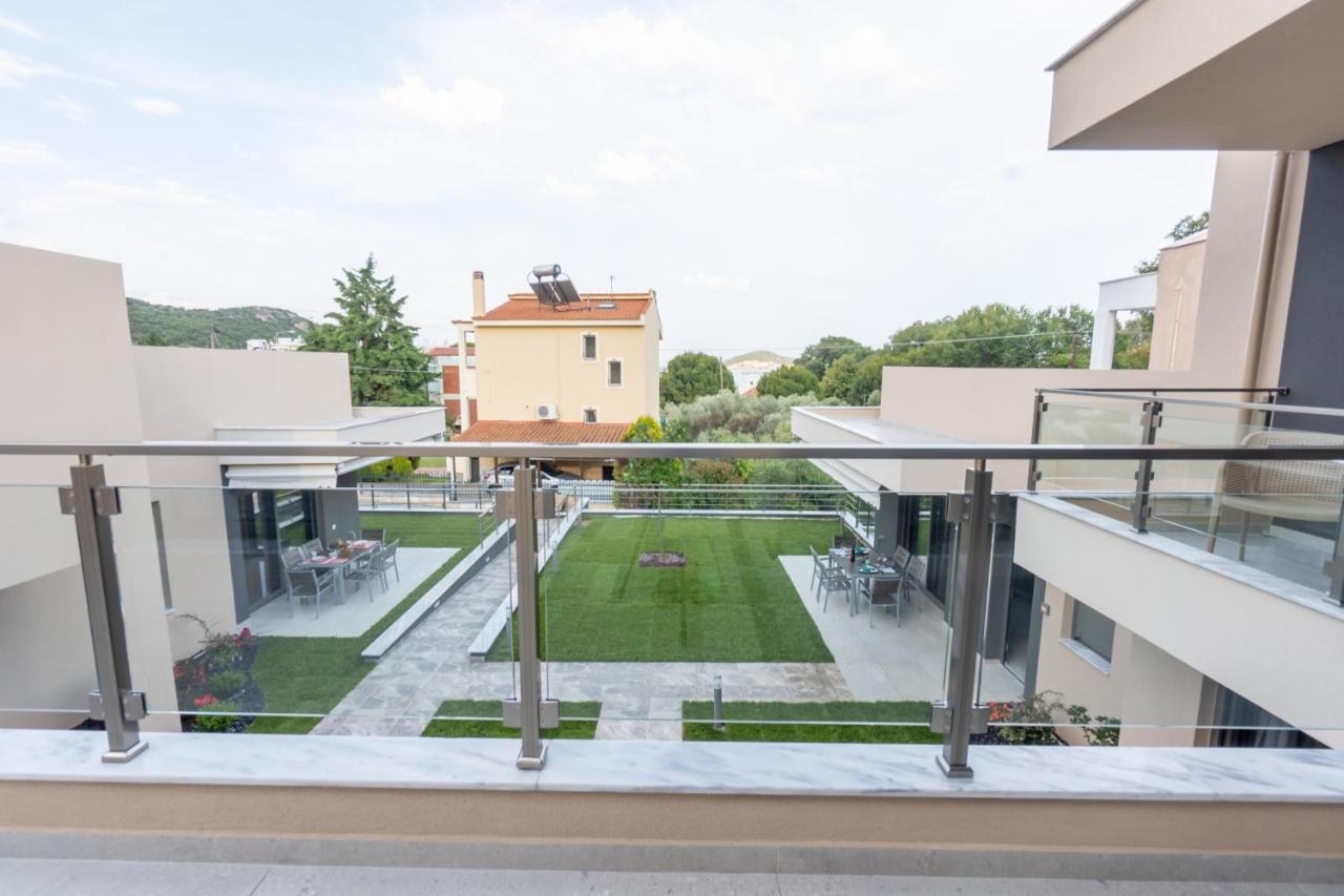 3 Doors Villas Nea Iraklitsa Exterior photo