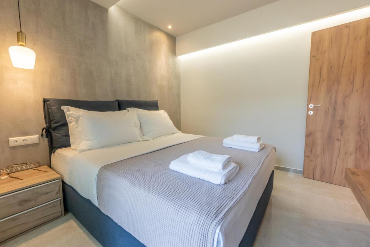 3 Doors Villas Nea Iraklitsa Exterior photo
