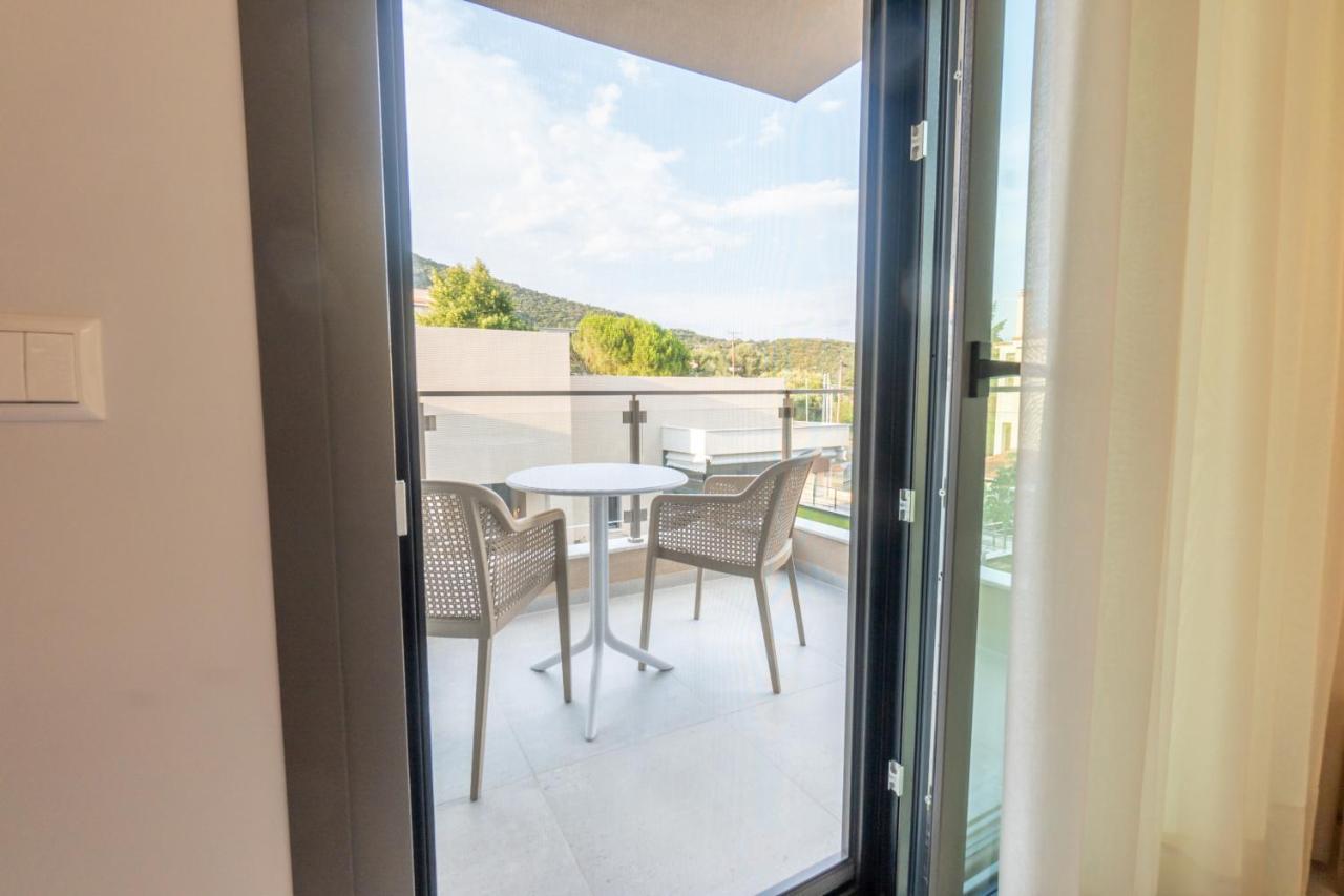 3 Doors Villas Nea Iraklitsa Exterior photo