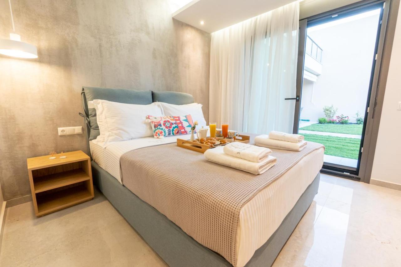 3 Doors Villas Nea Iraklitsa Exterior photo