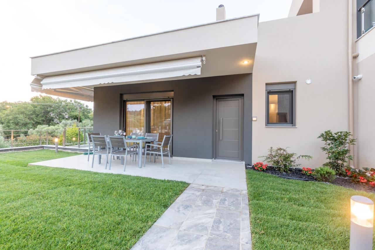 3 Doors Villas Nea Iraklitsa Exterior photo